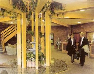Beaufort Park Hotel 3*