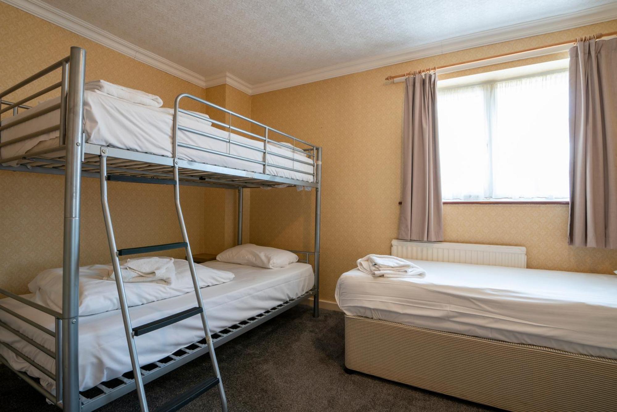 Beaufort Park Hotel 3*