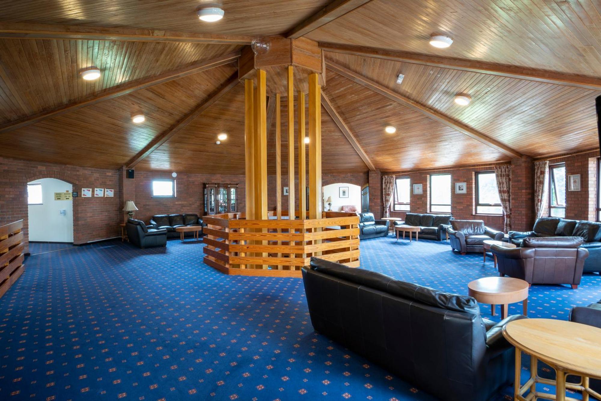 Beaufort Park Hotel 3*