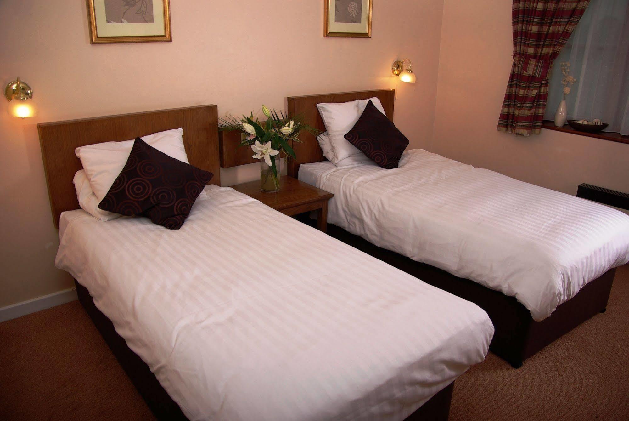 Beaufort Park Hotel 3*