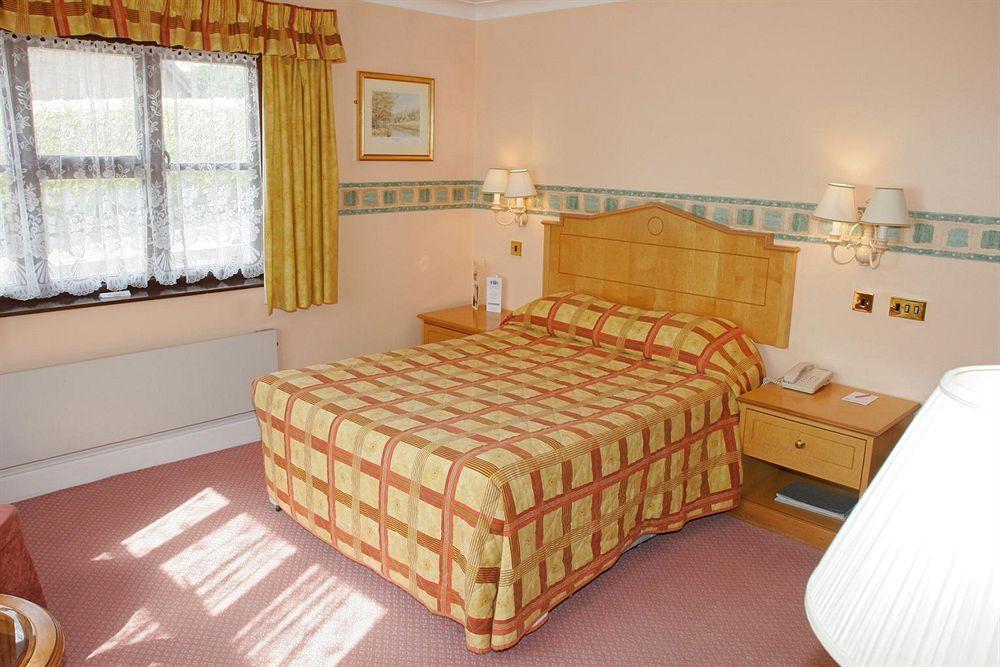 Beaufort Park Hotel Mold