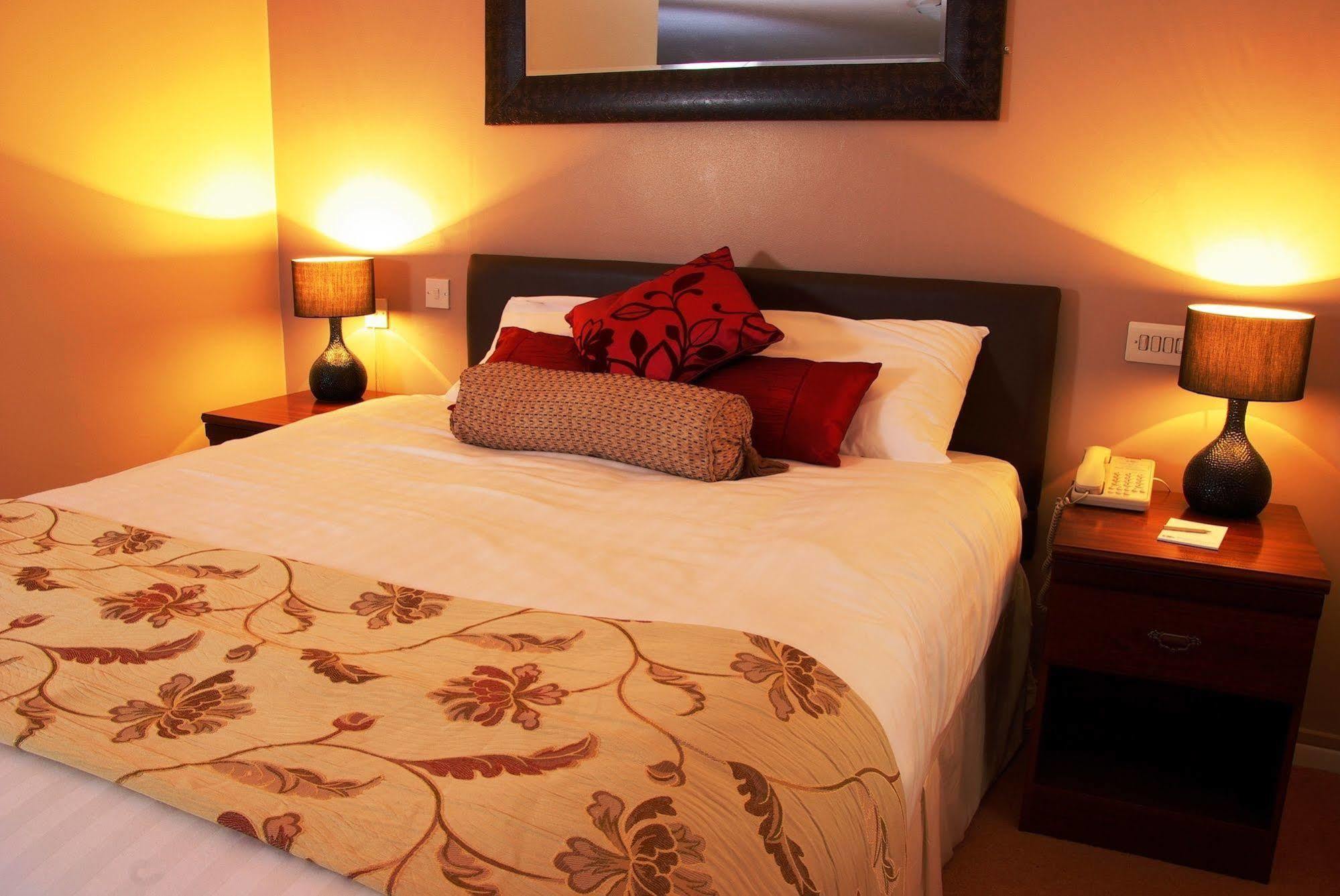 Beaufort Park Hotel 3*