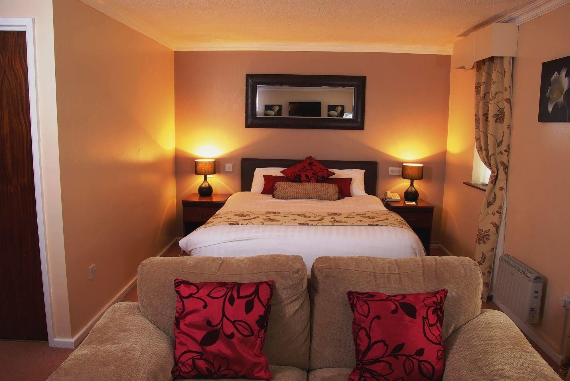 Beaufort Park Hotel Mold