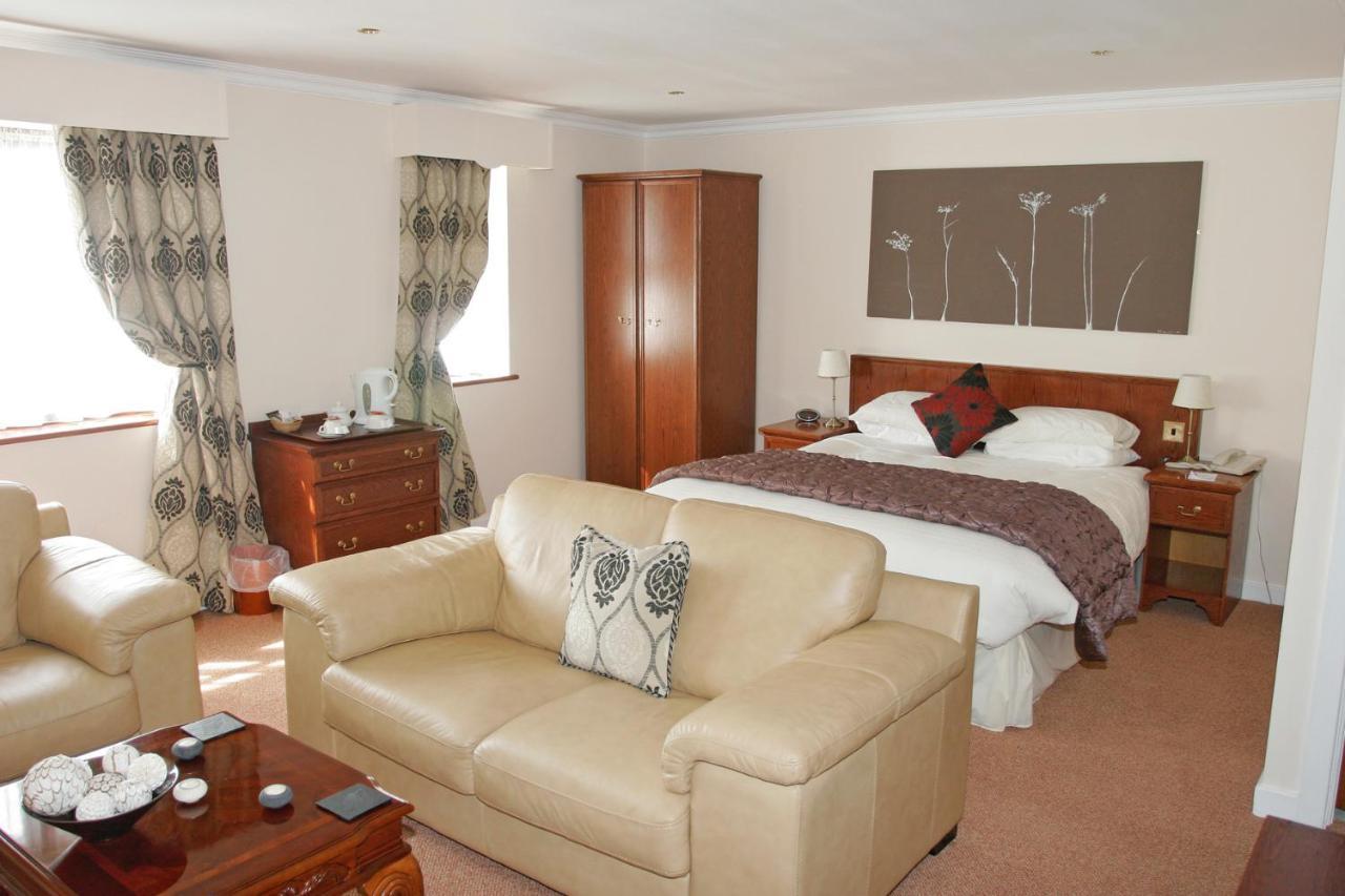 Beaufort Park Hotel 3*