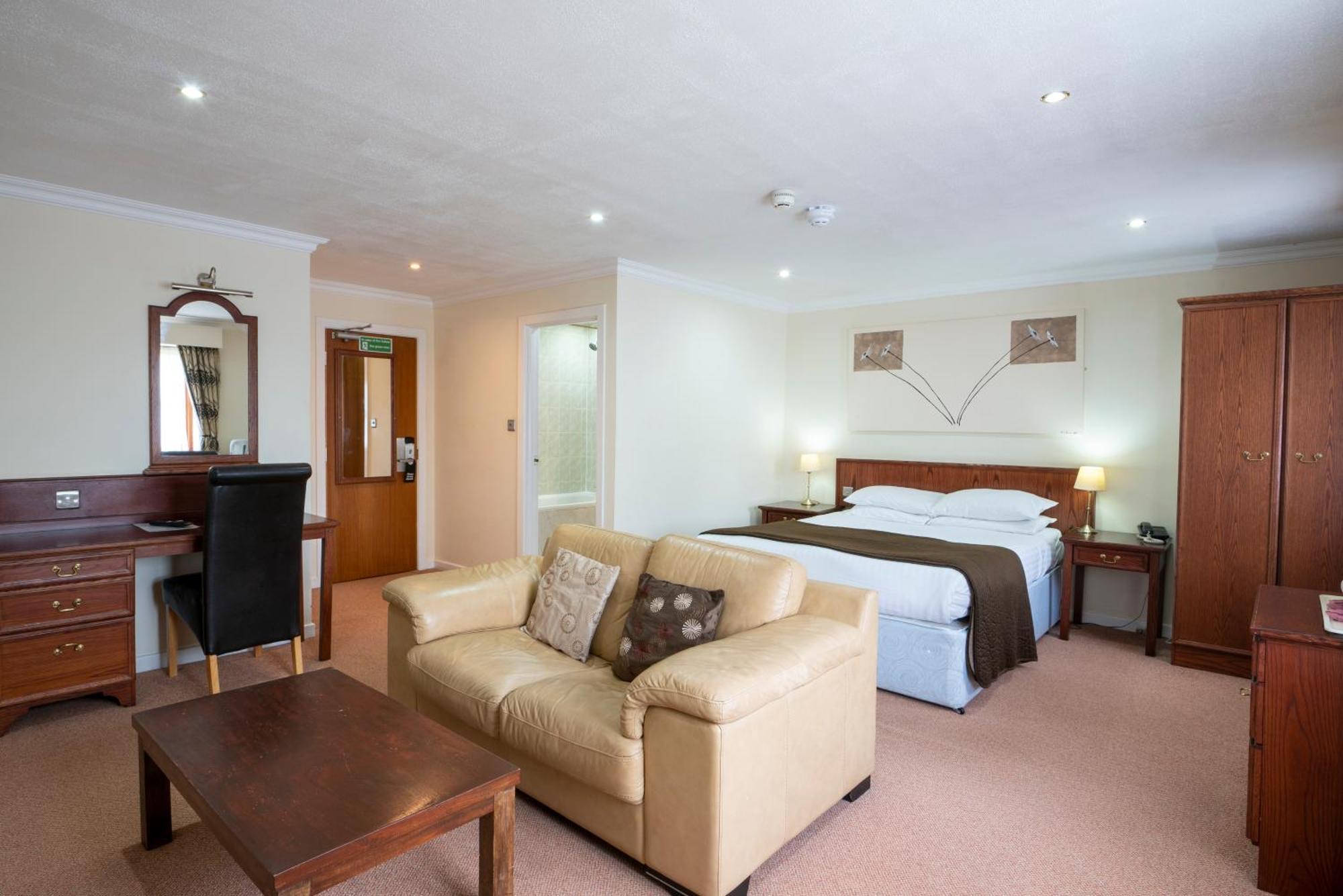Beaufort Park Hotel Mold