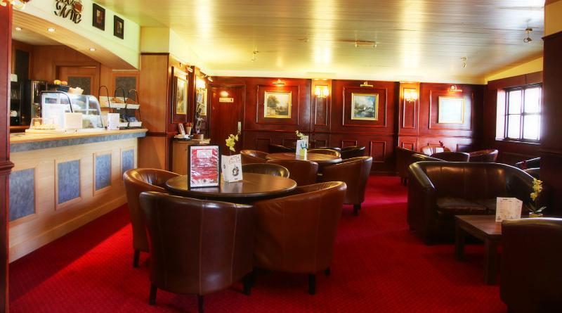 Beaufort Park Hotel 3*