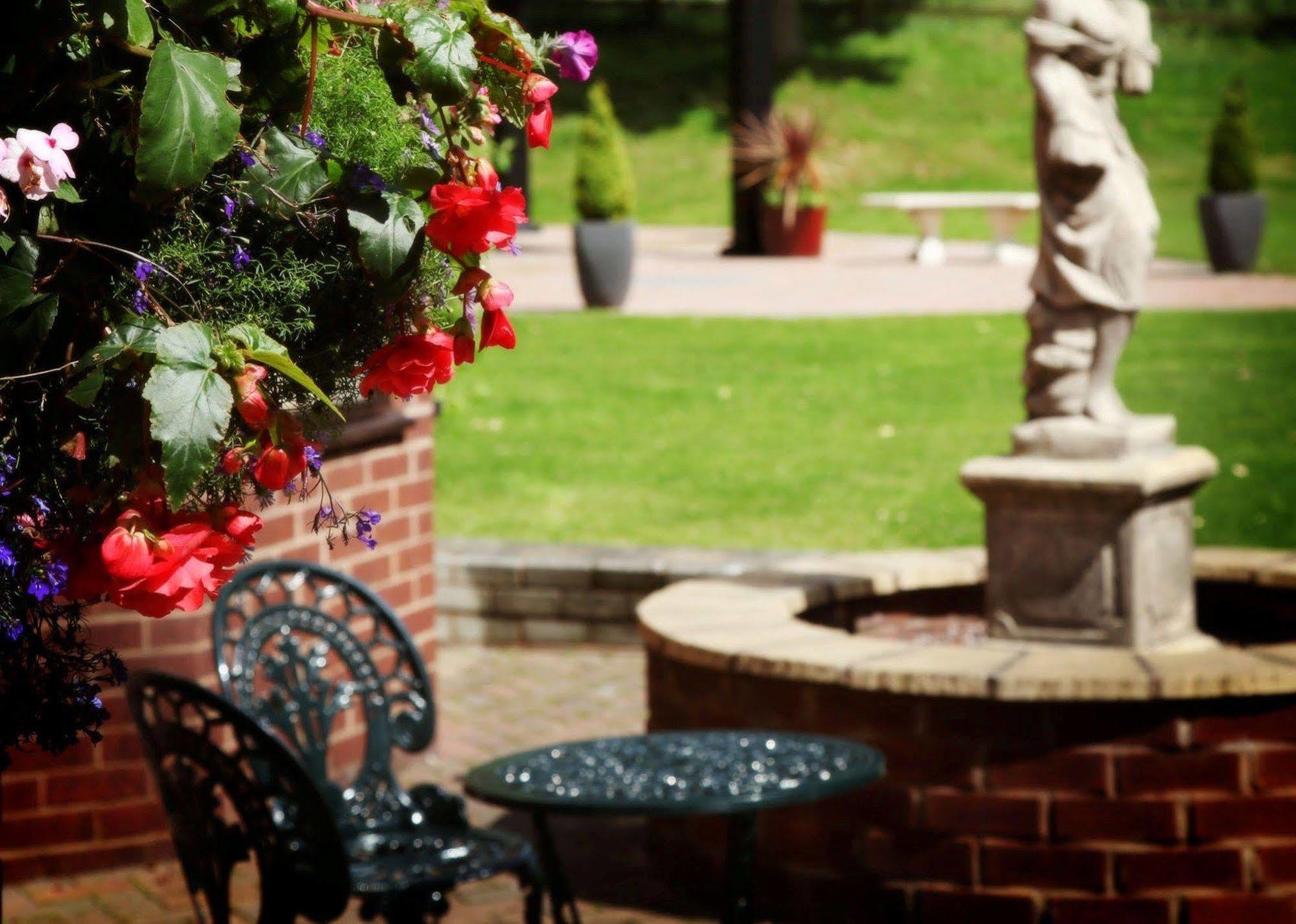 Beaufort Park Hotel 3*